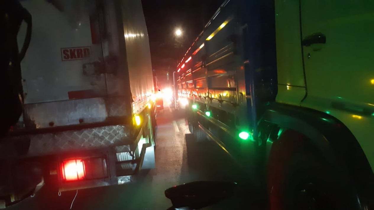 64fdeeababc8c Kemacetan Parah Jalur Utama Jawa Bali Di Wongsorejo Banyuwangi Banyuwangi