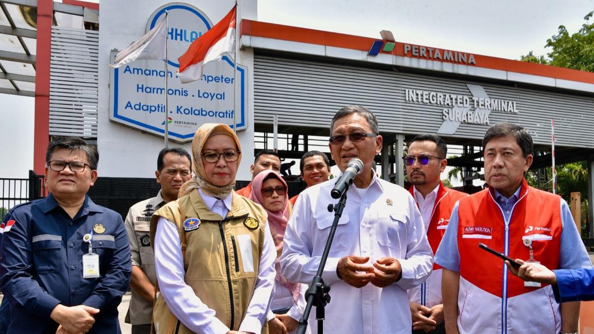011521900 1712245605 Arsip Berita Pantau Integrated Terminal Surabaya Menteri Esdm Pastikan Stok Bbm Aman Selama Periode Libur Idul Fitri Tahun 2024 Waigwm6