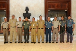 1e294cda35423d7805525c6ba96566c9 1