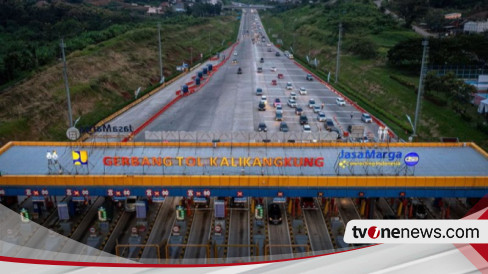 661ddd0987153 Foto Udara Sejumlah Kendaraan Mengantre Saat Akan Memasuki Gerbang Tol Gt Kalikangkung Semarang Batang Semarang Jawa Tengah 488 274