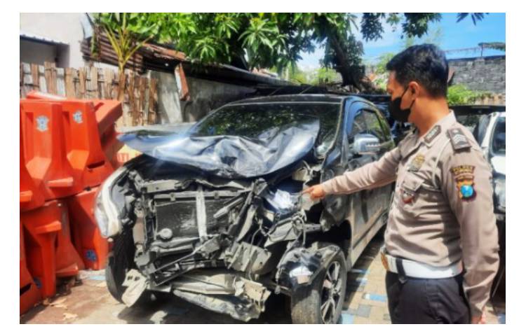 Adu Banteng Toyota Avanza Vs Motor Di Situbondo 1