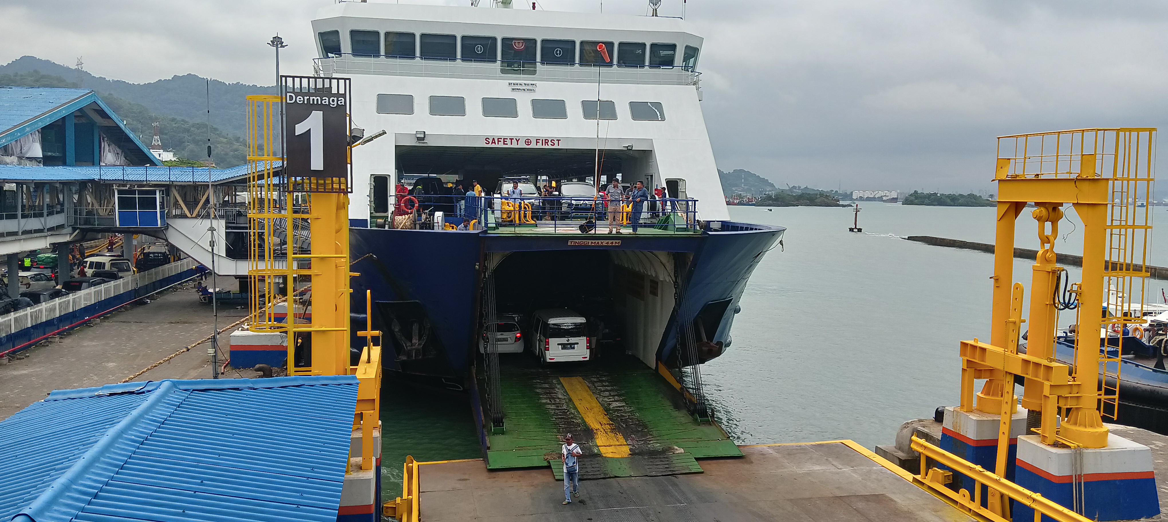 Berikut Jadwal Penyeberangan Kapal Feri Rute Merak Bakauheni Gssz