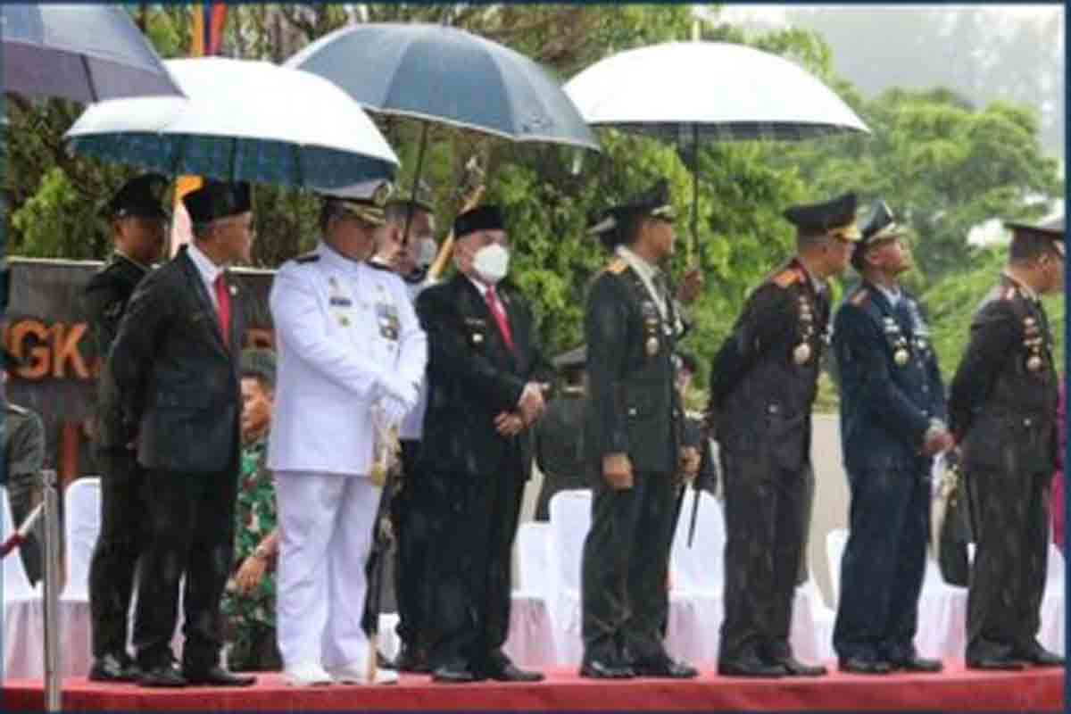 Gubernur Kalimantan Timur Kaltim Isran Noor Memberikan Uca Iswz 1