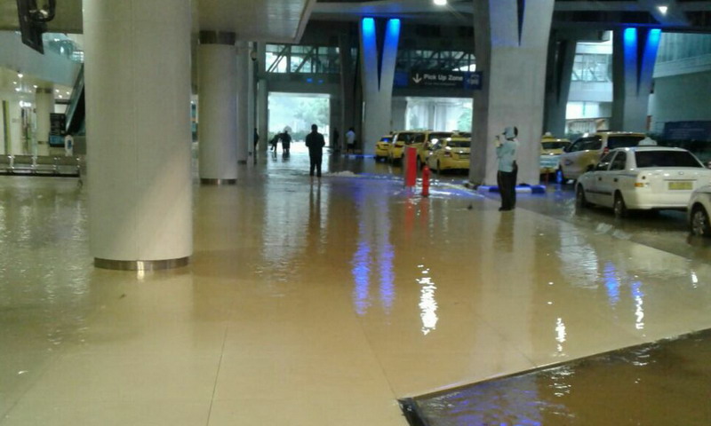 Hujan Deras Pesawat Tak Bisa Mendarat Di Balikpapan I8prrycfyx