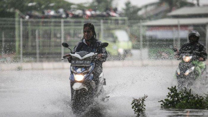 Ilustrasi Hujan Deras Untuk Artikel Prakiraan Cuaca Jatim Besok Rabu 13 Maret 2024 1