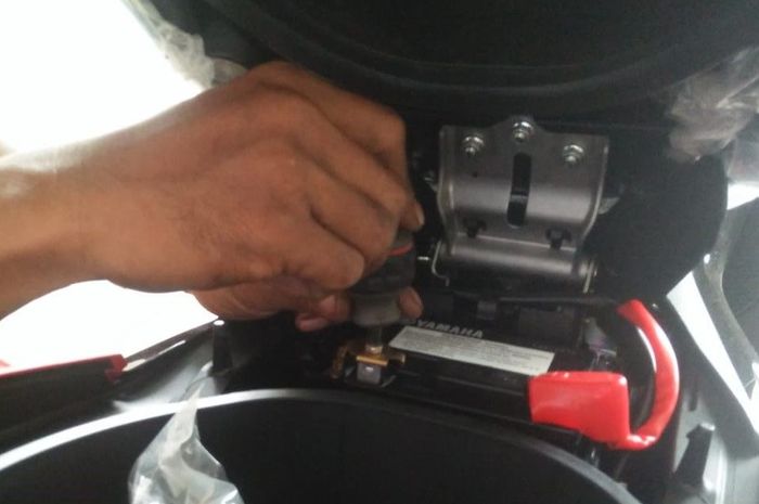 Ilustrasi Melepas Aki Motorjpg 20230122090715