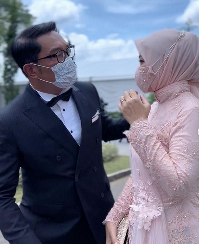 Istri Pejabat Di Pernikahan Kaesang 1