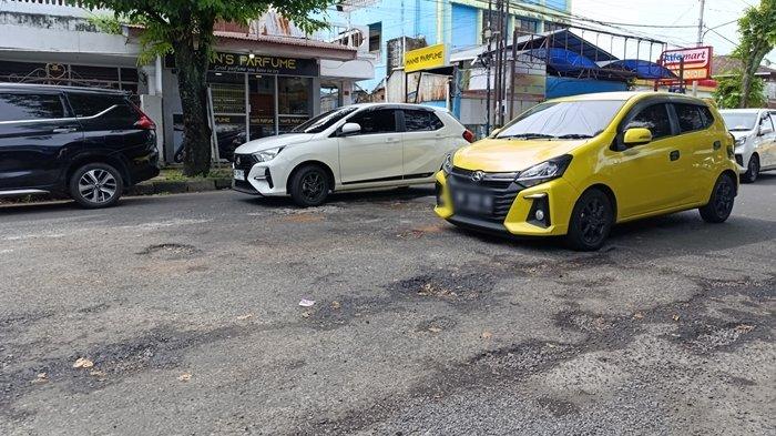Jalan Rusak Di Jalan Ahmad Yani Kota Manado 1