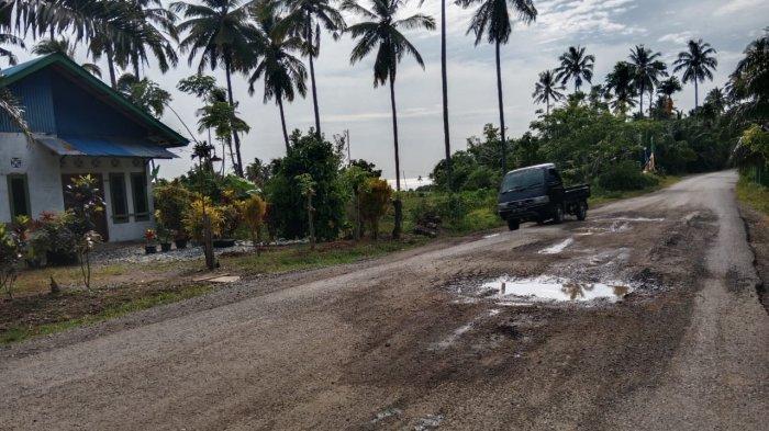 Jalan Rusak Kendaraan Lebihi Tonase Bs
