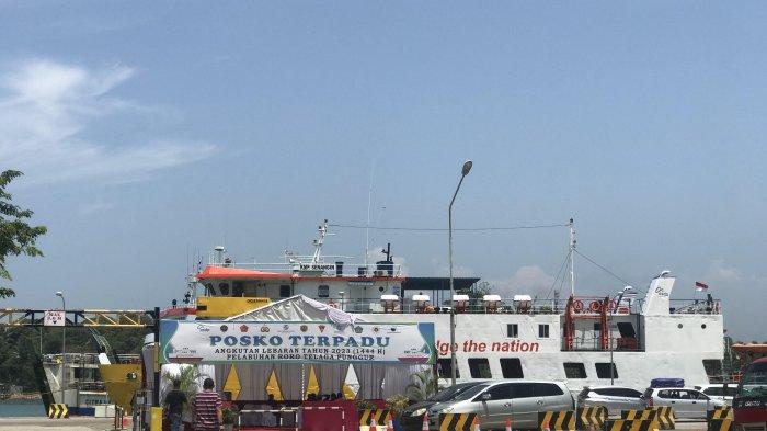 Kapal Roro Kmp Lome Berlabuh Di Pelabuhan Roro Telaga Punggur Batam 2
