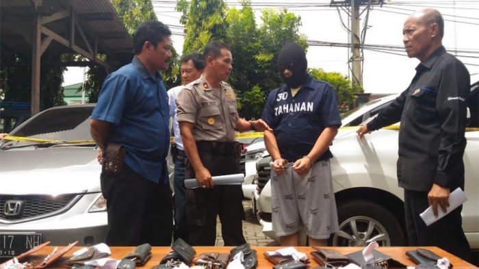 Kasus Penggelapan Mobil Di Polsek Pedurungan 20180118 150416