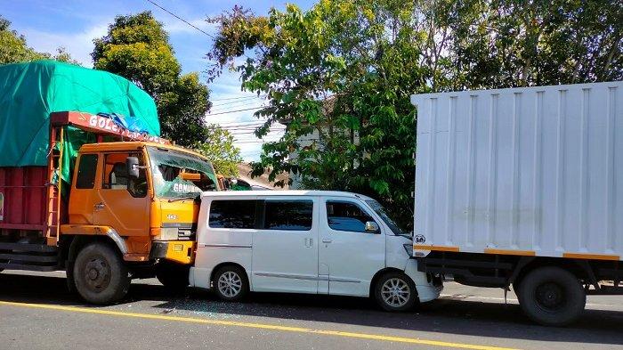 Kondisi Mobil Saat Terjadinya Kecelakaan Beruntun Di Jembrana 2