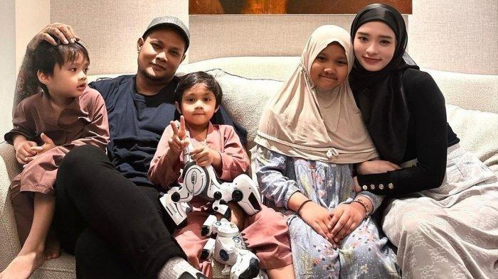 Momen Pertemuan Virgoun Inara Rusli Bareng Anak Anak Sambut Tahun Baru 2024 1