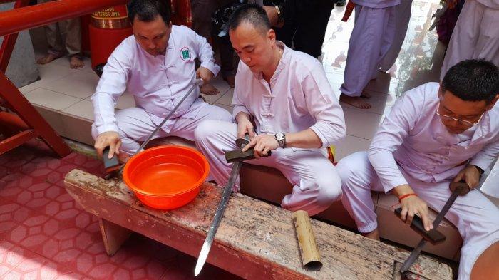 Pedang Yang Akan Digunakan Tang Sin Dalam Cap Go Meh Kamis 2222024 1