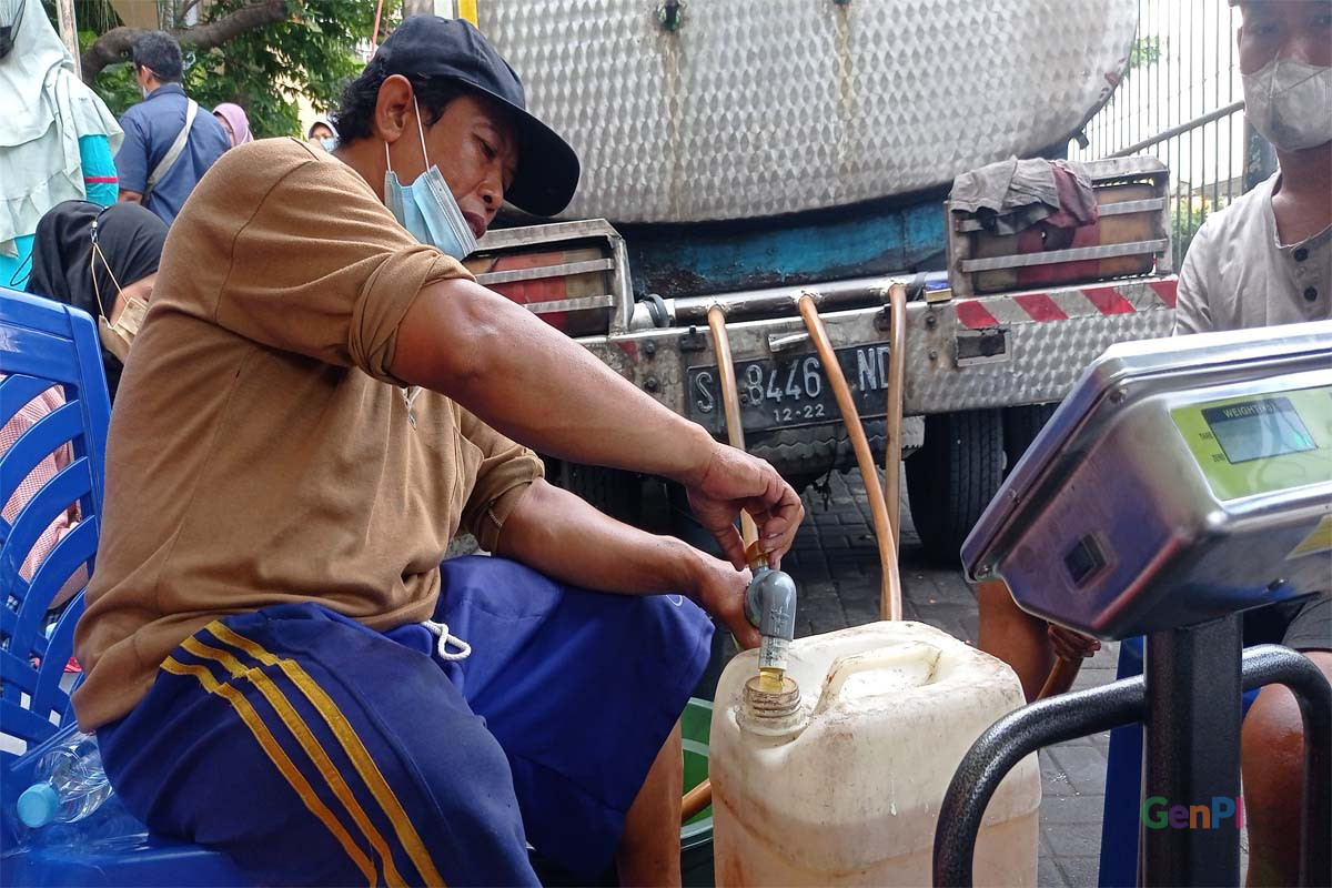 Penyaluran Minyak Goreng Curah Ke Para Pedagang Di Pasar Won Ohqw 1