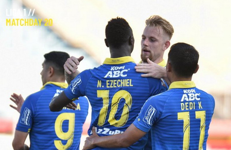 Persib Bandung Unggul 2 0 Atas Persebaya Di Babak Pertama Dtiguonyoh 2