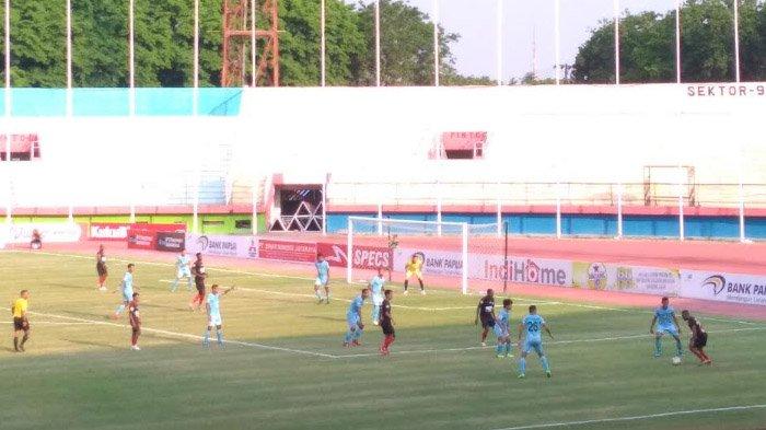 Persipura Vs Persela Di Jayapura
