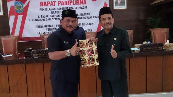 Plt Bupati Nganjuk Marhaen Djumadi Serahkan Draf Raperda Lahan Pertanian Pangan Berkelanjutan