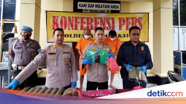 Polisi Menunjukkan Barang Bukti Pencurian Berupa Gamelan Di Jogja Kamis 222023 169 2