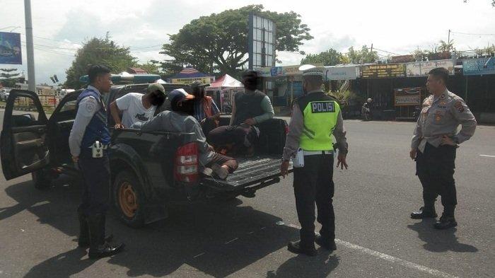 Polsek Padang Barat Saat Mengamankan Pelaku Pungutan Liar Di Kawasan Objek Wisata Pantai 1