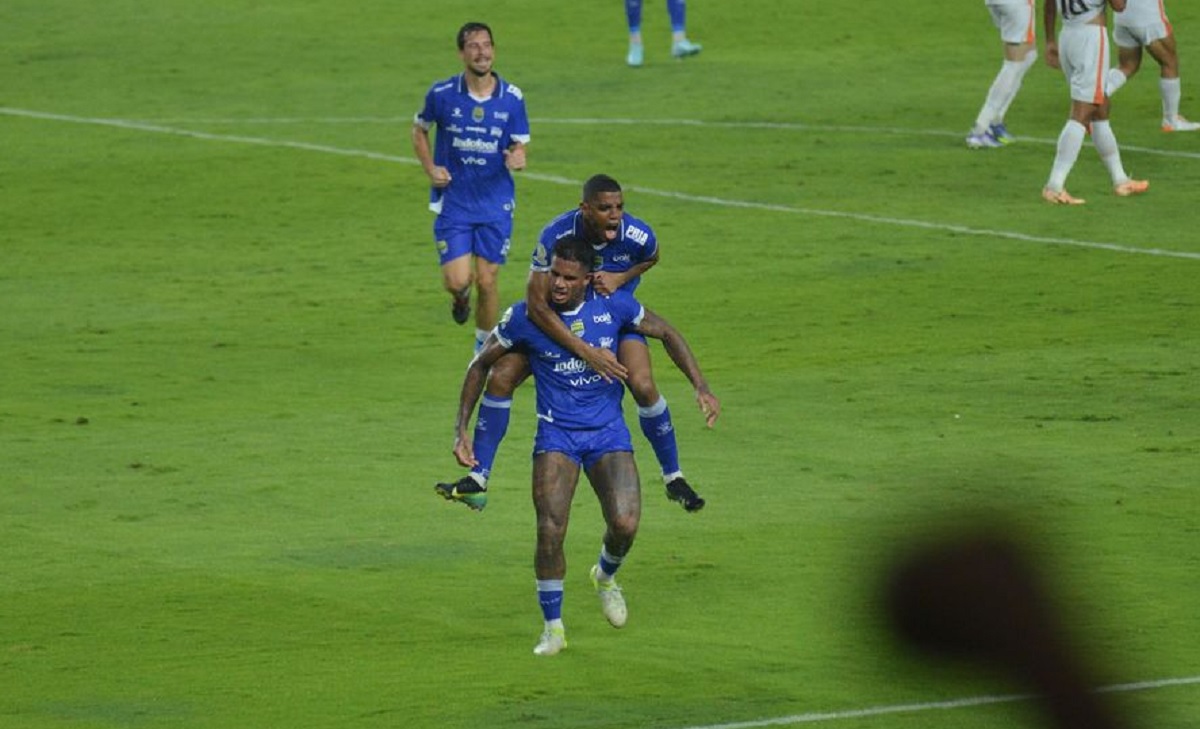 Ramon Tanque Starter Di Laga Persib Bandung Vs Bangkok United C9t7 Large