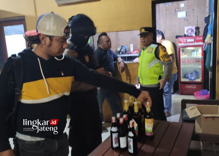 Razia Tempat Karaoke Di Kudus 575 Botol Miras Berbagai Merek Disita 1
