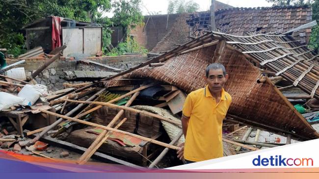 Rumah Warga Di Pasuruan Roboh Setelah Tertimpa Pagar Tembok Tetangganya Saat Hujan Campur Angin 169 1