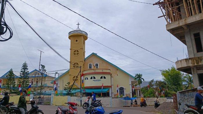 Tampak Depan Gereja Katolik Kristus Raja Waiwerang Adonara Timur