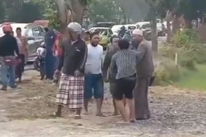Viral Bujangan Di Bangkalan Dikeroyok Di Tepi Jalan Saat Kepergok Bawa Istri Orang Dyq